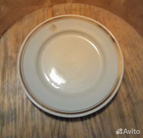 Тарелки белые с золотой каймой, 87-88 годов