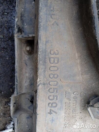 Рамка радиатора передняя Volkswagen Passat