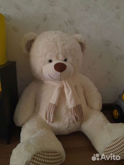 Большой плюшевый мишка