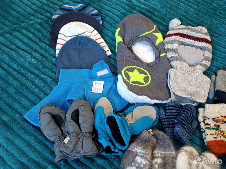 Зимние и осенние шапки, носки, варежки, манишка