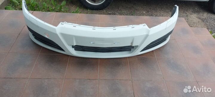 Передний бампер Opel Astra H
