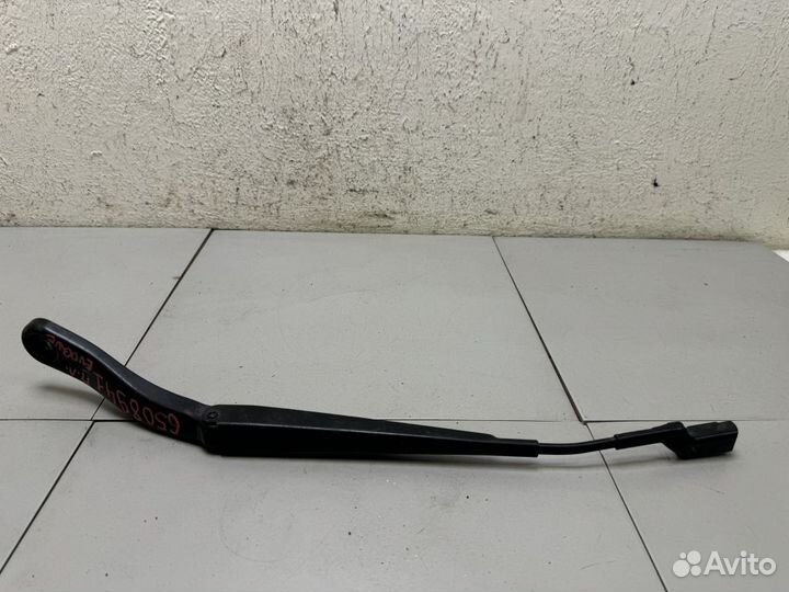 Поводок стеклоочистителя передний