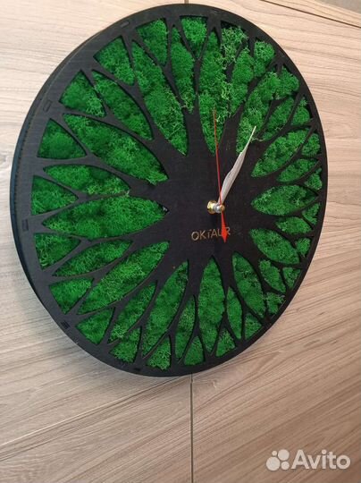 Часы со стабилизированным мхом