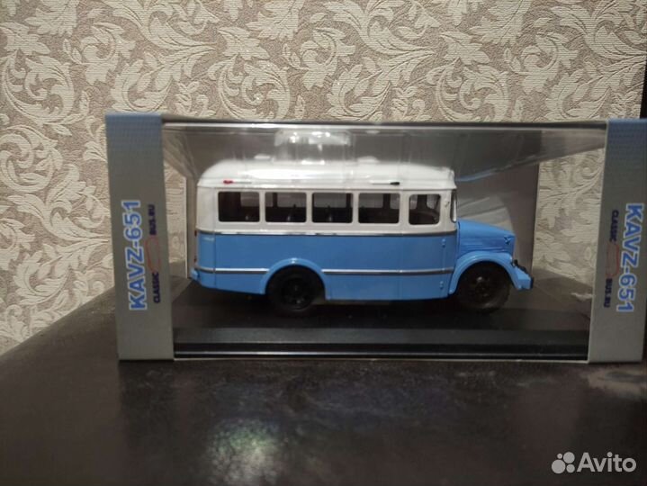 Кавз-651 kavz-651 бело-синий Classicbus 1:43