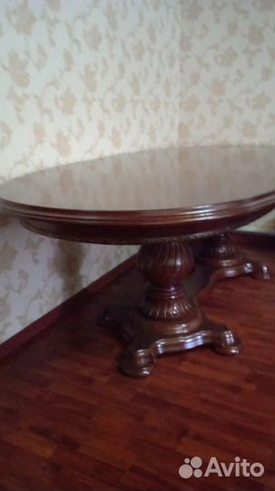 Стол обеденный и стулья