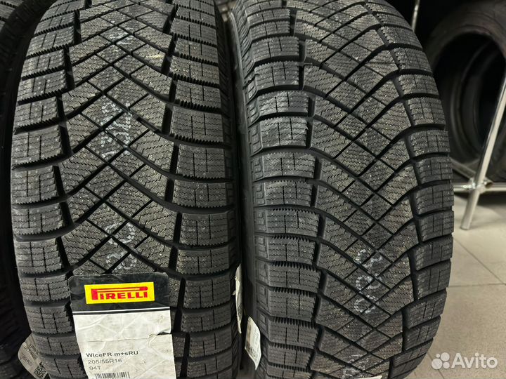 Pirelli Ice Zero FR 215/55 R17 128