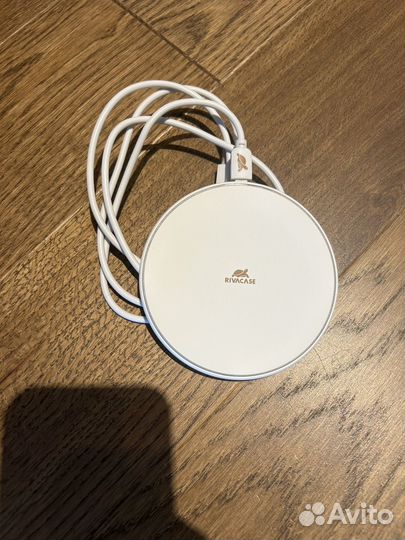 Беспроводная зарядка rivacase