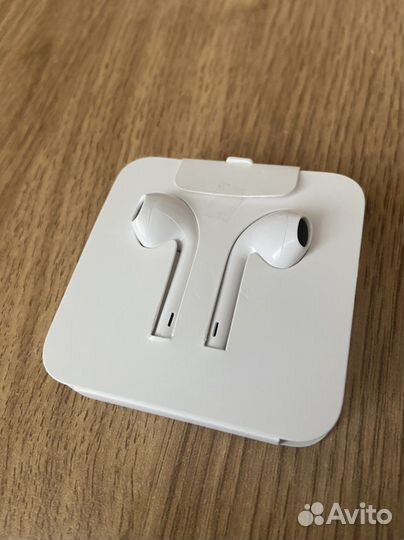 Проводная гарнитура Apple EarPods