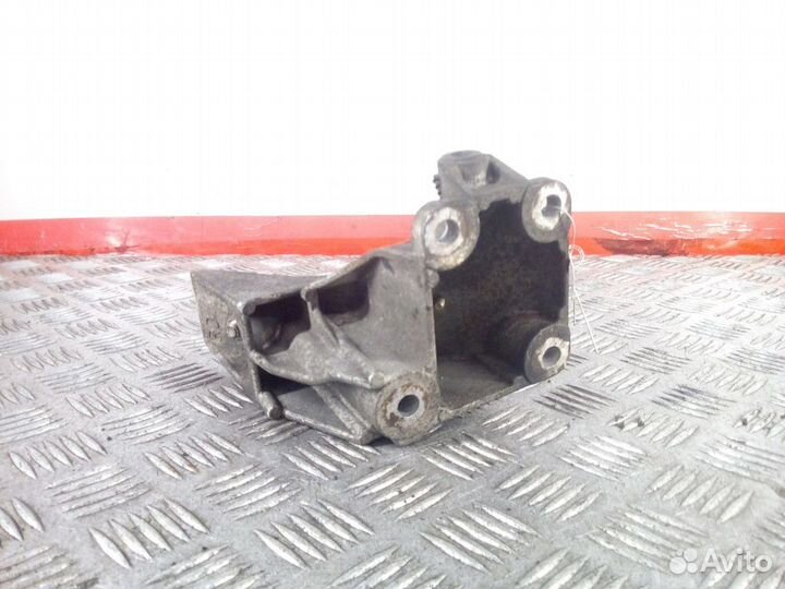 Кронштейн двигателя Opel Omega B 1997 90496674