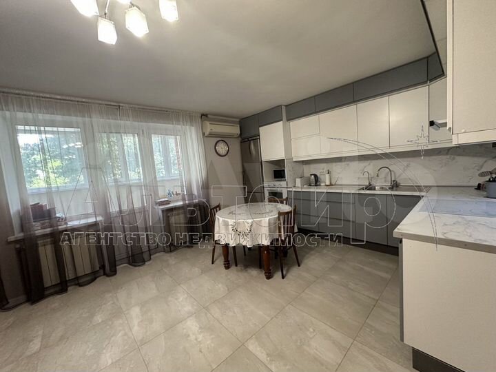 2-к. квартира, 78 м², 2/14 эт.