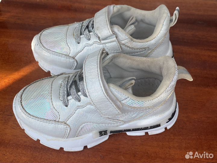 Кроссовки для девочки