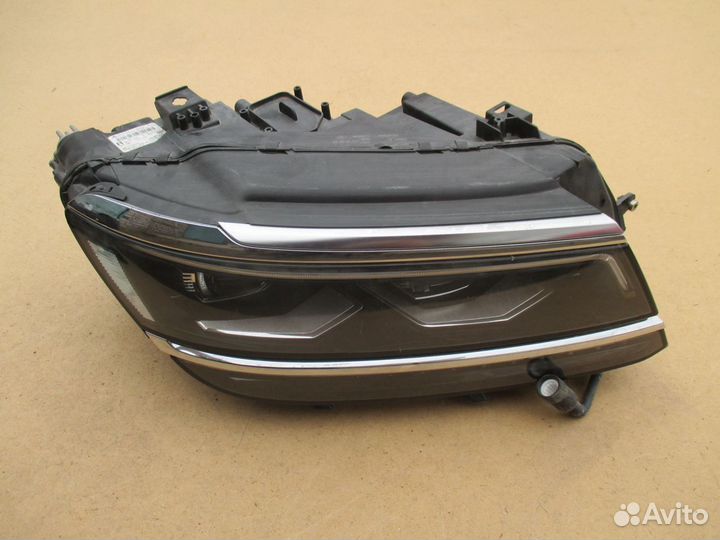 Фара правая Ксенон Volkswagen Tiguan с 2017