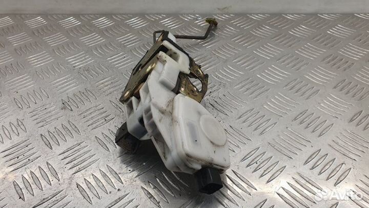 Замок боковой двери передний левый Mitsubishi