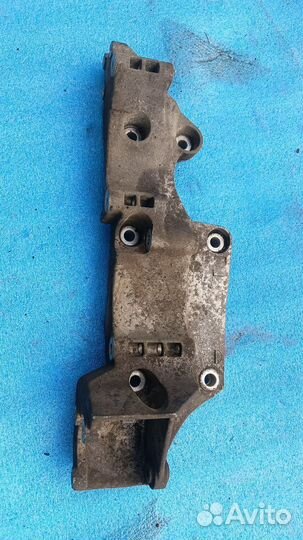 Кронштейн генератора 06A903143P golf4,octavia,Tur