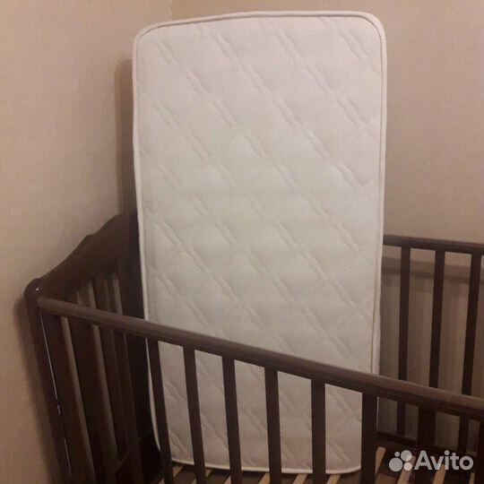 Кроватка+матрас+наматрасник+простынь