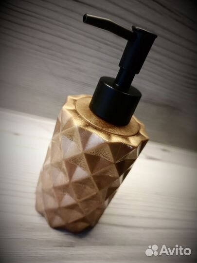 Дозатор для жидкого мыла