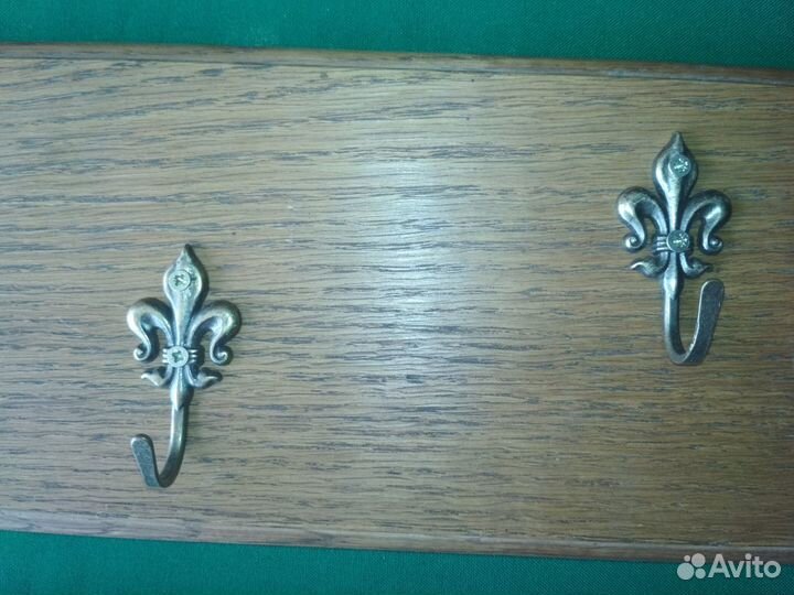 Дубовая вешалка