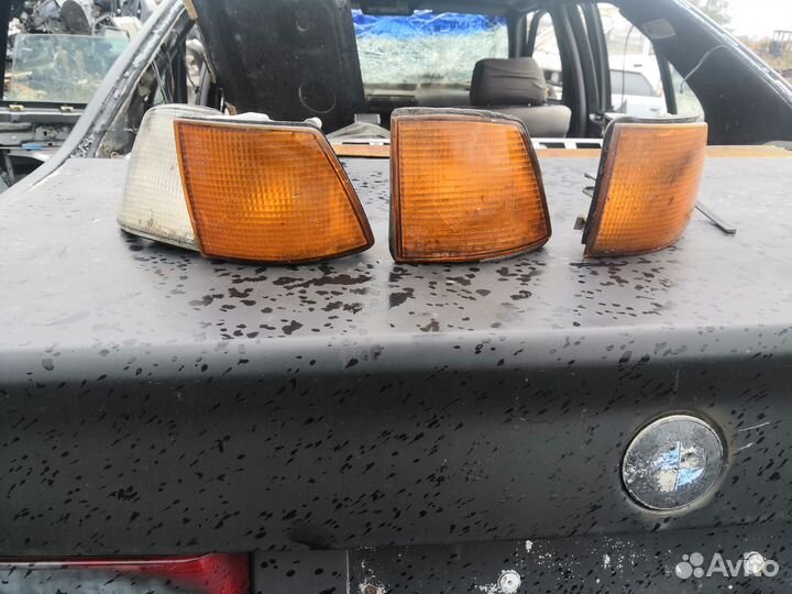 Поворотник бмв Е32 BMW E32 с мелкими трещинками