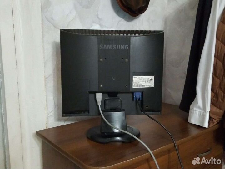 Монитор Samsung