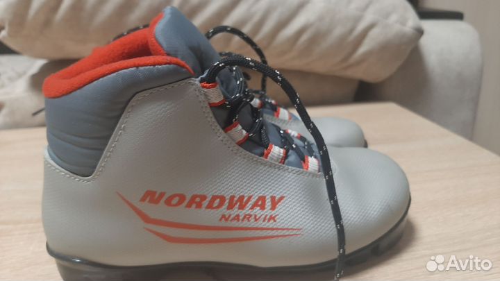 Лыжные ботинки