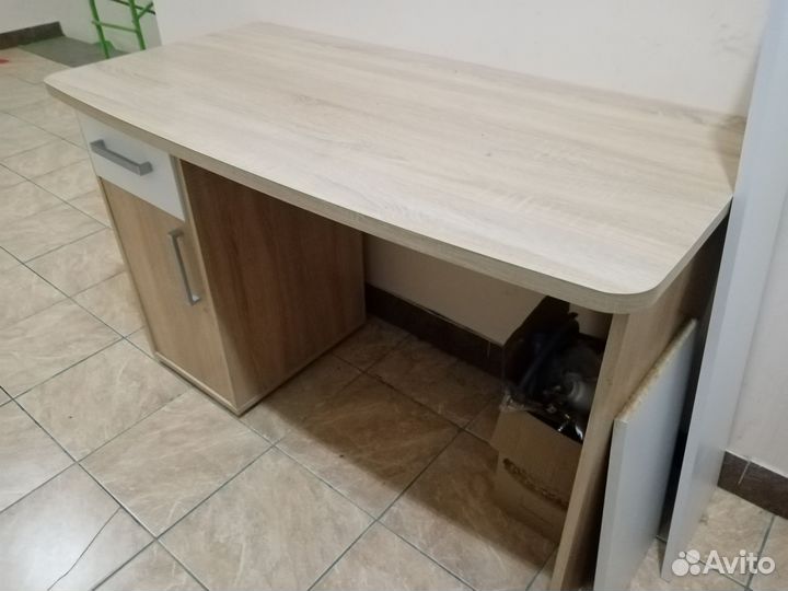 Письменный стол