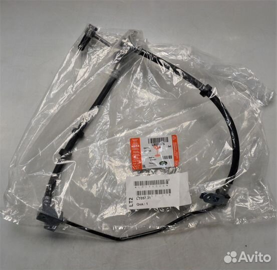 Шланг тормозной задний правый LR096526