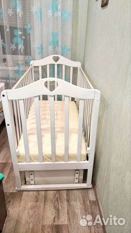 Детская кроватка с универсальным маятником