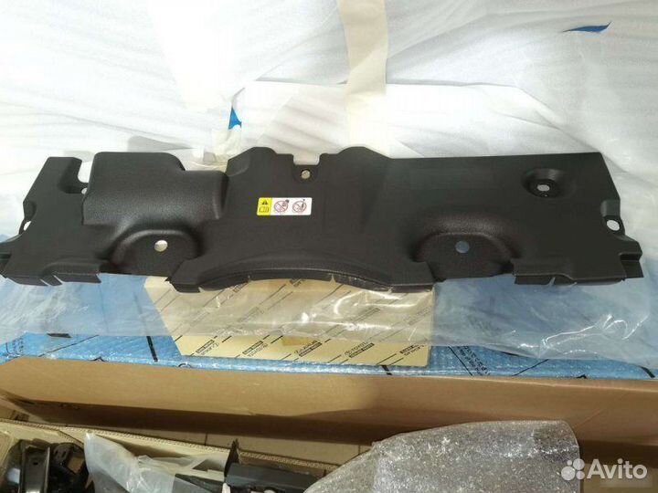 Накладка замка капота Toyota Rav4 50