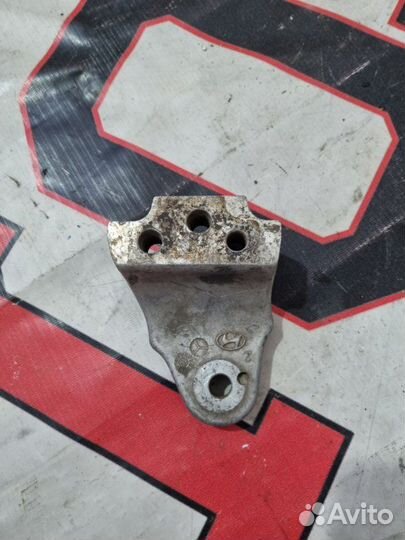 Кронштейн двигателя передний левый Hyundai Getz