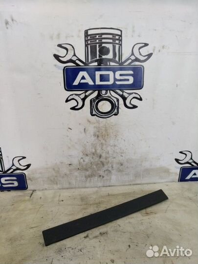 Накладка порога внутренняя передняя правая