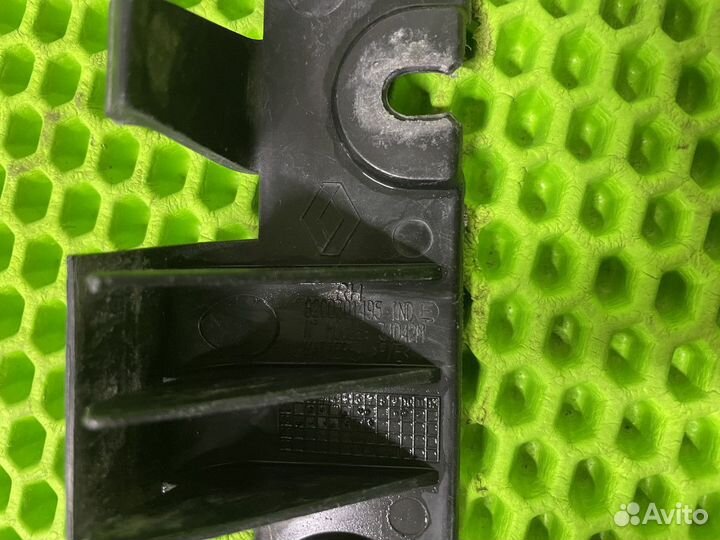 Направляющая заднего бампера правая Renault Logan