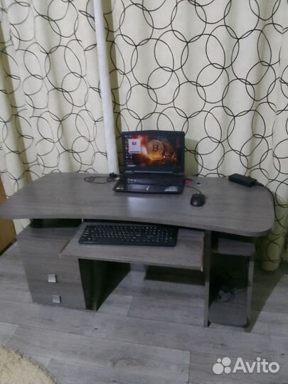 Компьютерный стол