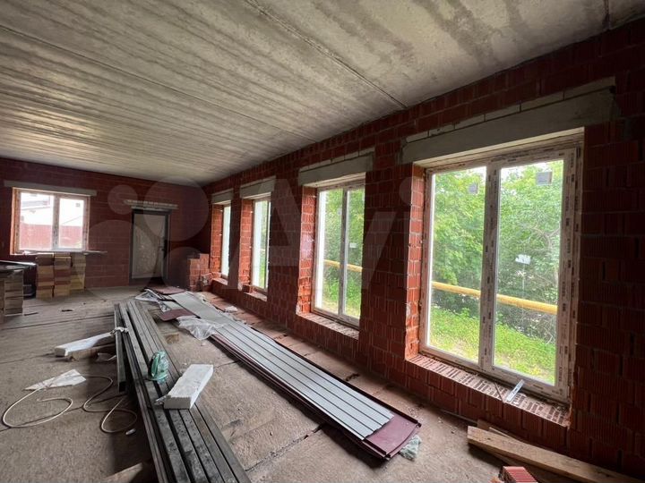 Коттедж 303 м² на участке 6 сот.