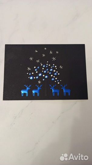 Оригинальная праздничная открытка с оленями