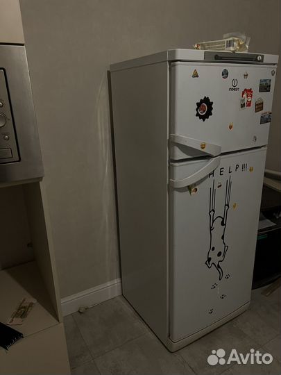 Холодильник бу indesit