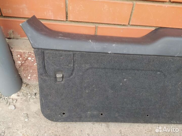 Обшивка двери багажника Субару Легаси BG9