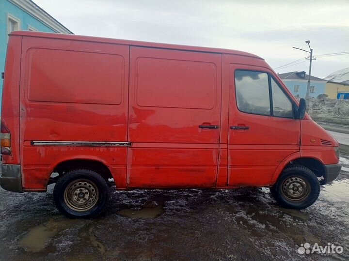 Mercedes-Benz Sprinter 2.2 МТ, 2001, битый, 477 735 км