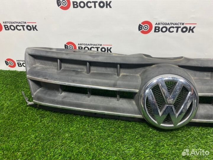 Решетка радиатора Volkswagen Amarok 2H CDC