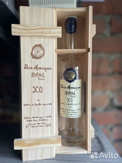 Бутылка в деревянном коробе