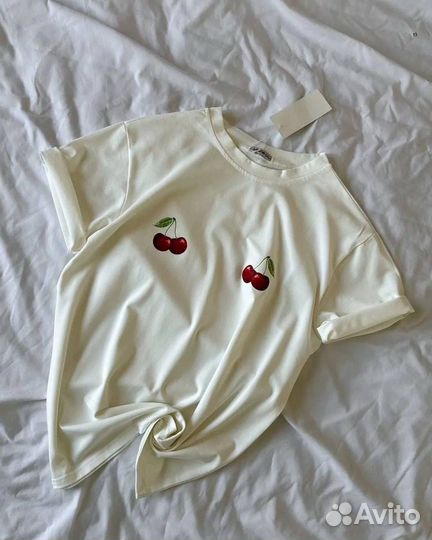 Футболка вишня