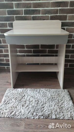 Детский письменный стол