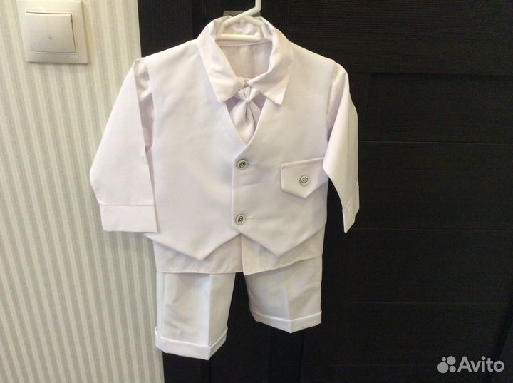 Продам костюм брючный на мальчика белый