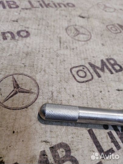 Болт крепления колеса Mercedes S-Class W221