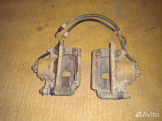 Суппорта передние Subaru Impreza GF2