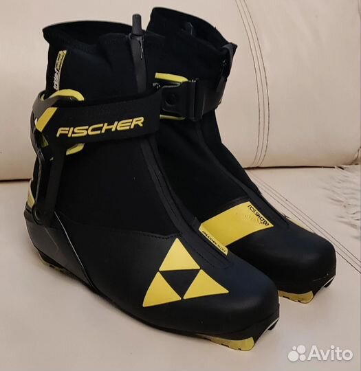 Лыжные ботинки