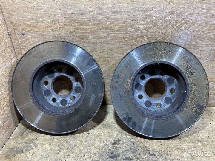 Комплект передних тормозных дисков Mercedes 211