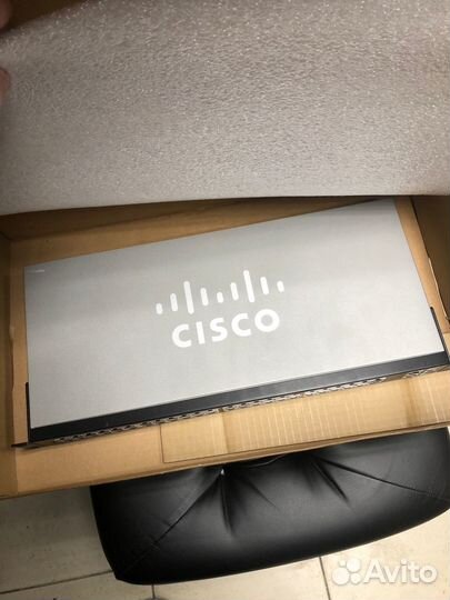 Коммутатор Cisco SF220-48