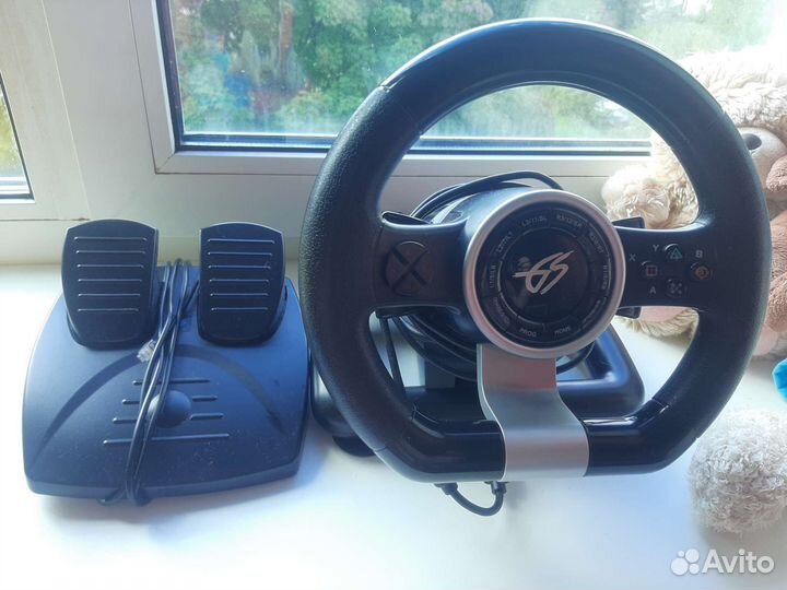 Игровой руль с педалями