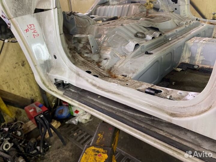 Порог кузова передний правый Toyota 139997