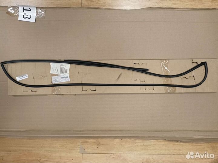 Уплотнитель стекла лобового Suzuki Vitara 2